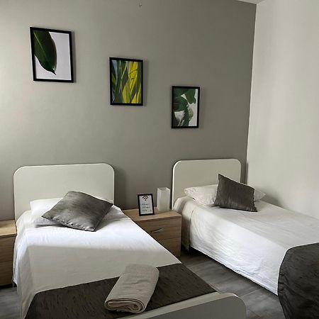 F4 Room 2, Private Room Two Single Beds Shared Bathroom Msida Kültér fotó