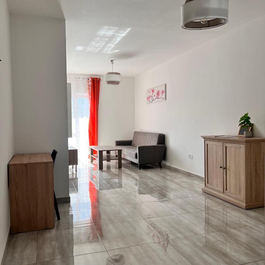 F4 Room 2, Private Room Two Single Beds Shared Bathroom Msida Kültér fotó