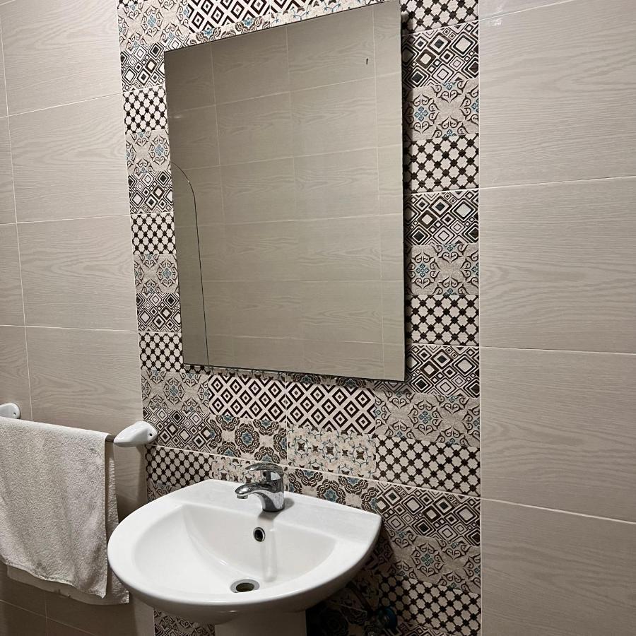 F4 Room 2, Private Room Two Single Beds Shared Bathroom Msida Kültér fotó