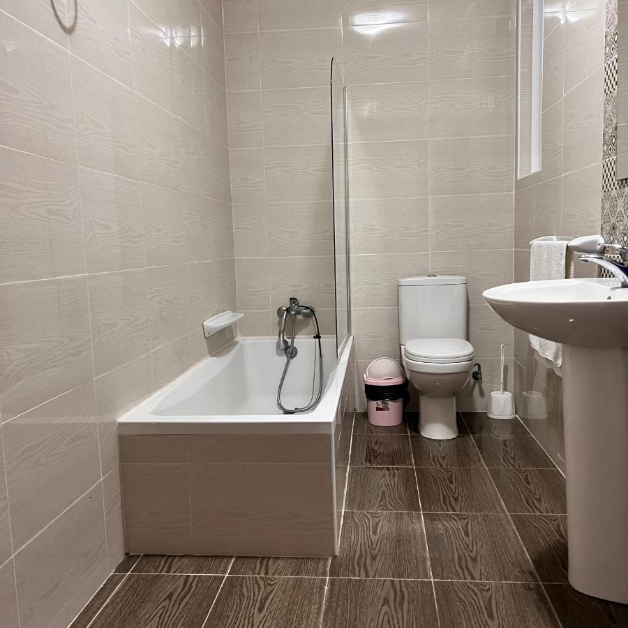 F4 Room 2, Private Room Two Single Beds Shared Bathroom Msida Kültér fotó