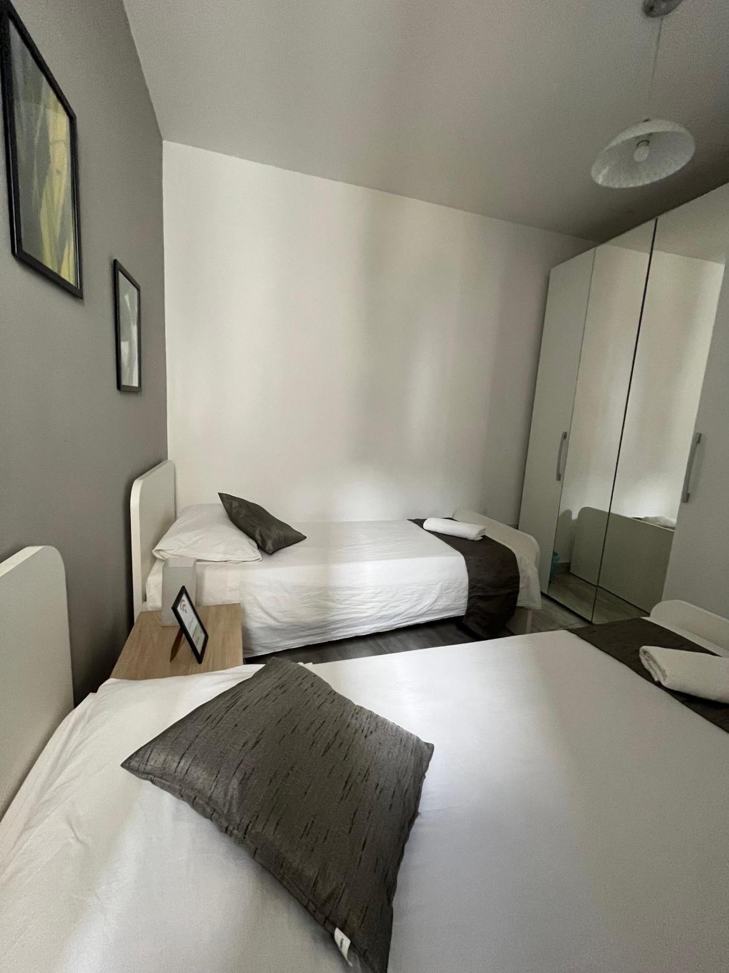 F4 Room 2, Private Room Two Single Beds Shared Bathroom Msida Kültér fotó